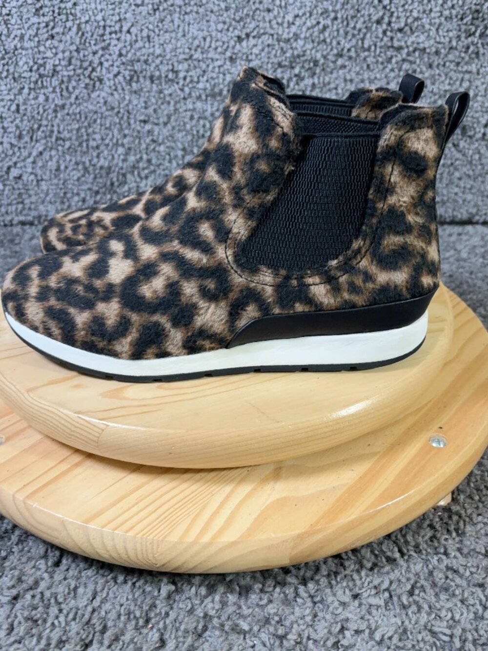 BOC Born Kara Chelsea Boots Womens Size 11 Leopard Print Faux Fur Ankle Booties